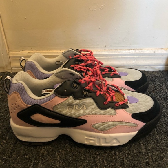 Fila Shoes - Picture 1 of 5